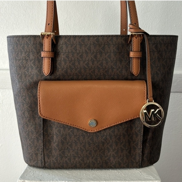 Michael Kors Jet Set Large Logo Pocket Tote Bag - Picture 2 of 16